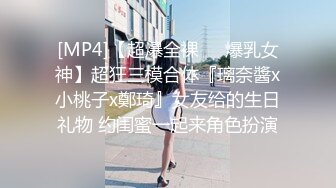 商场女厕再次偷窥到破洞牛仔裤美女的小嫩鲍