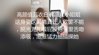 SPA养生馆男技师偷拍女客人特殊服务，光滑肥臀小少妇，大黑牛夹在双腿之间，特写精油按摩骚逼，拔屌按摩床上猛插