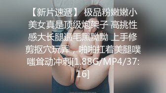 腰细美乳红唇淫骚美少妇情趣装高跟鞋，拨开内裤揉搓逼逼几下就出水，翘起美臀道具小JJ后入抽插，毛毛浓密非常诱人