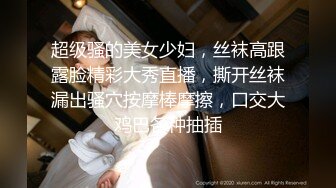 国内洗浴偷拍[高清无损版],害羞躲在角落泡澡的小美女,年轻的身体，就是好 (2)