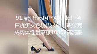 帅气纹身小哥哥无套后入妖艳欧美大妞，摩擦外阴暴力快速抽插哥哥喝淫水