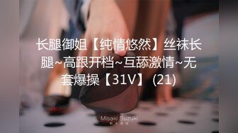 漂亮大奶眼镜美眉 这是什么骚操作 撅着屁屁给男友吃鸡 完事再插到逼里射