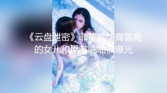 46岁的妖艳熟女大妈，打扮够风骚，吃鸡技术一流，鸡巴在她嘴里吃一吃，便要嘎腰子  太爽了！