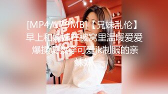 温柔妩媚娘露脸黑丝诱惑大秀直播用小嘴伺候大哥的大鸡巴， 无毛白虎蝴蝶逼，各种舔鸡巴射她嘴里