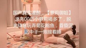 商场女厕全景偷拍运动鞋美女的极品美鲍